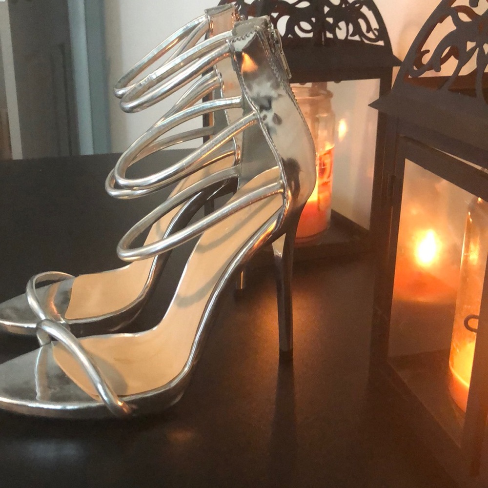 Silver Loop Heels - Picture 3 of 3